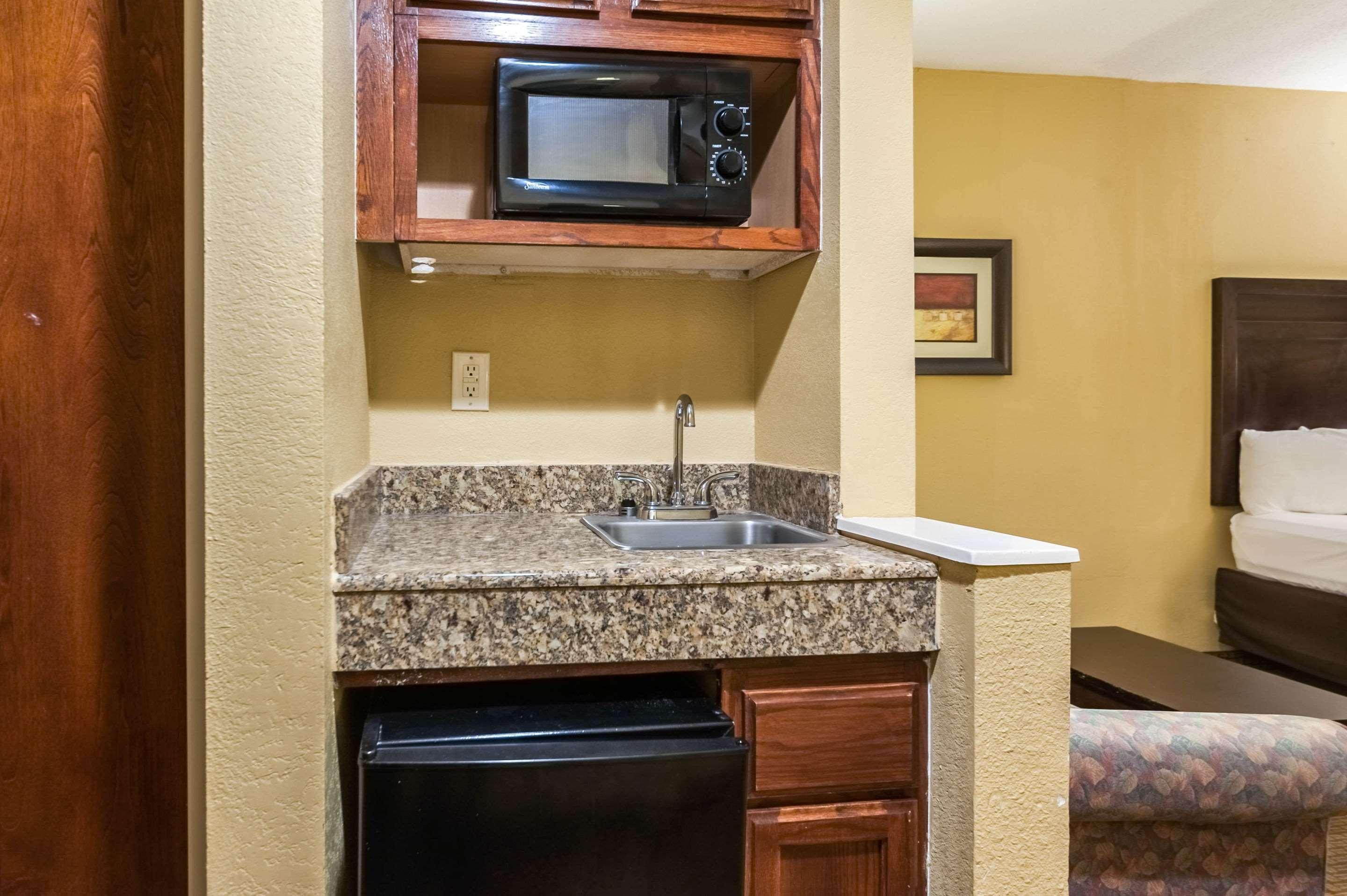 Quality Inn & Suites Lafayette Extérieur photo